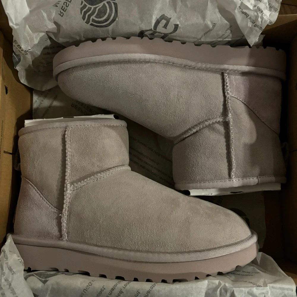 NWT Ugg Classic Mini II Ankle Boots - Picture 5 of 8